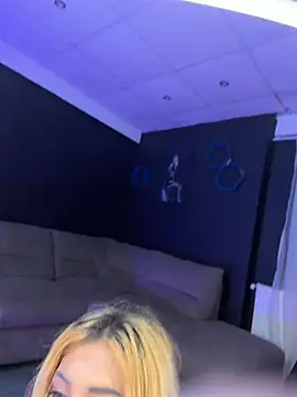 astridjade (F teen) - REALLY MESSY SQUIRT💦💦💦