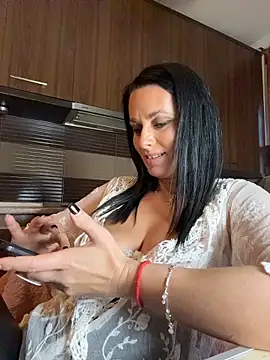 Hotmomcheckk_