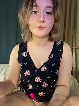 FoxyDolKate in webcam