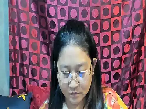 CHUBBY-CHULALAT live cam on StripChat