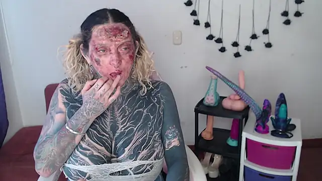 SLOPPYTITSS live cam on StripChat