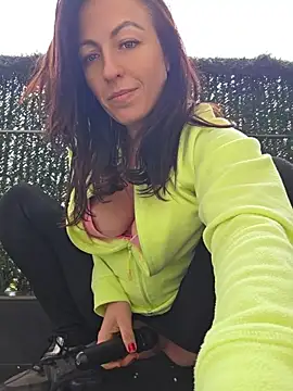 Risky_woman