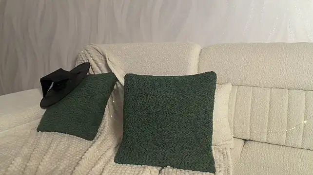 lillit_vivit live cam on StripChat