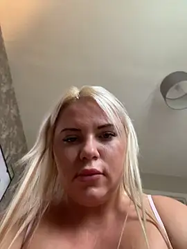 blonde_baddie