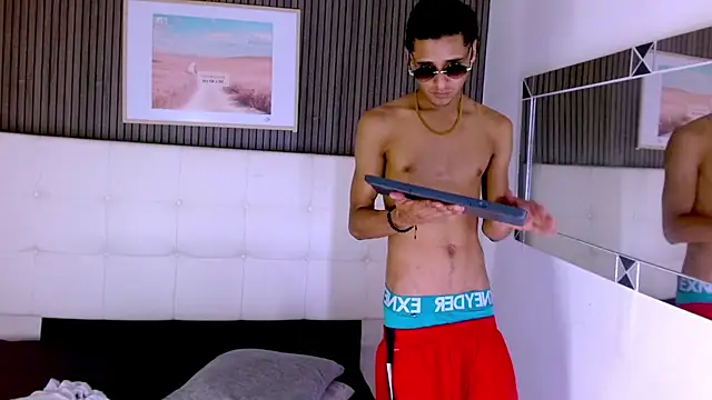 Maximo_Juli live cam on StripChat