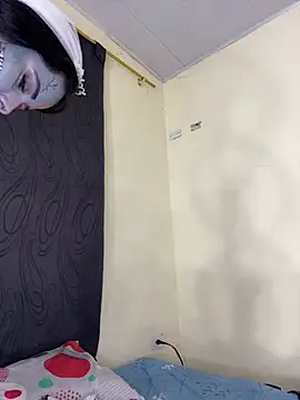 Mia_Laureent
