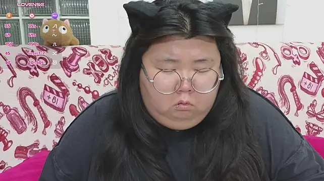 Nadine_asian live cam
