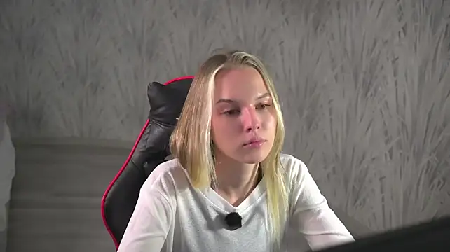 EmeldaHelmich live cam