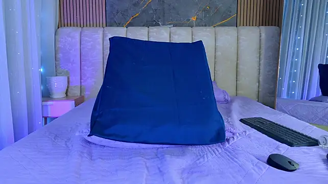 mia_scot webcam