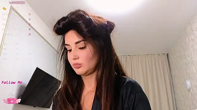LaraSkinny