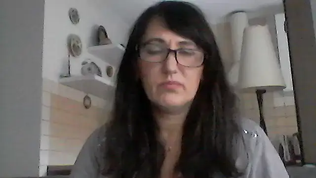 Elena48324 live cam on StripChat