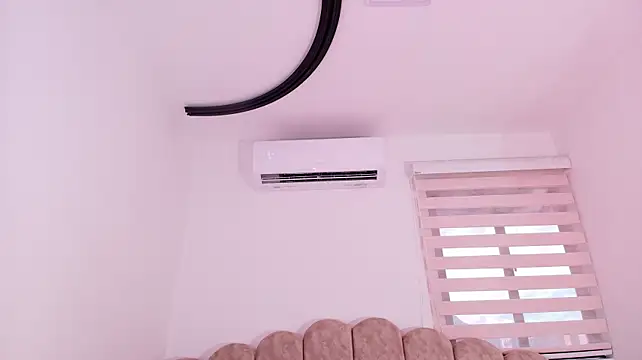 Malaia_thompson_ in webcam
