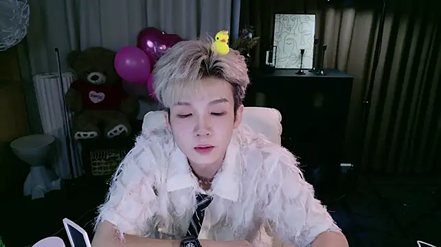 XiaoHuiHui-111 live cam