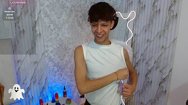 OLIIVER_TAY webcam model