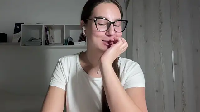 rubymoonv webcam model