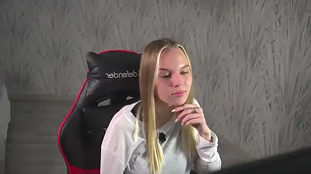 EmeldaHelmich webcam model