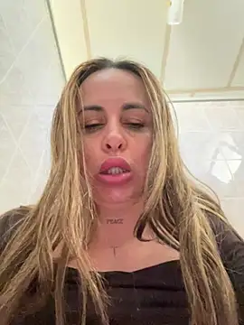 laarti webcam model