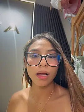 amira_cute2 live cam on StripChat
