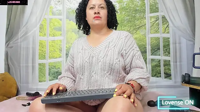 nikoll32_ in webcam