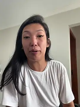 Ela_Yuzuki live cam on StripChat