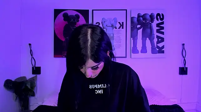 kat_vonde (F teen) - Spit boobs🍒