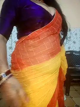 Pooja-121 live cam on StripChat