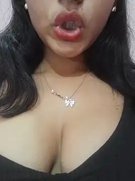 Sweet-Fiza — вебкам-модель
