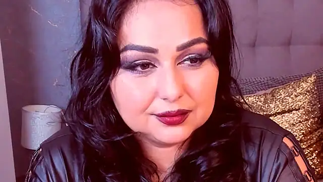 SelenaNoctis live cam on StripChat