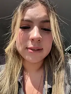 Webcam-Model Cloee_Rainbow1