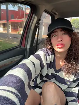 roxyrougee live cam