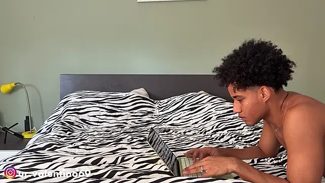 Lokkkki96 live cam on StripChat