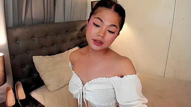 AsianHugecockAnna live cam preview