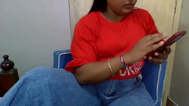 Sundari_Apsara01 live cam on StripChat