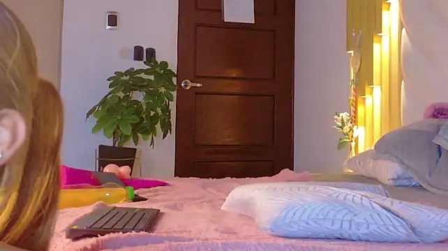 Juliana_Riderr live cam preview