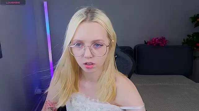 mollyy_snow live cam on StripChat