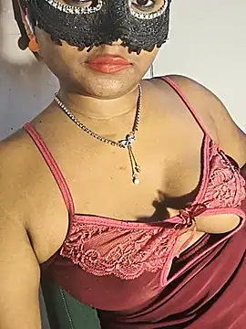 DIRTYSECRET_QUEEN_07