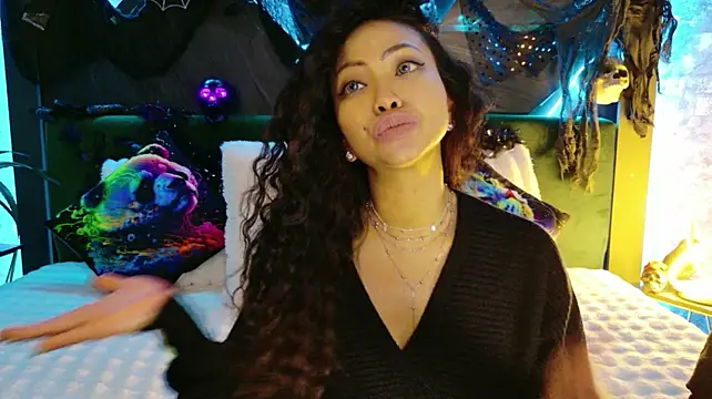 ElyaQuinn live cam on StripChat