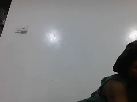 Petite_bitch20 live cam on StripChat