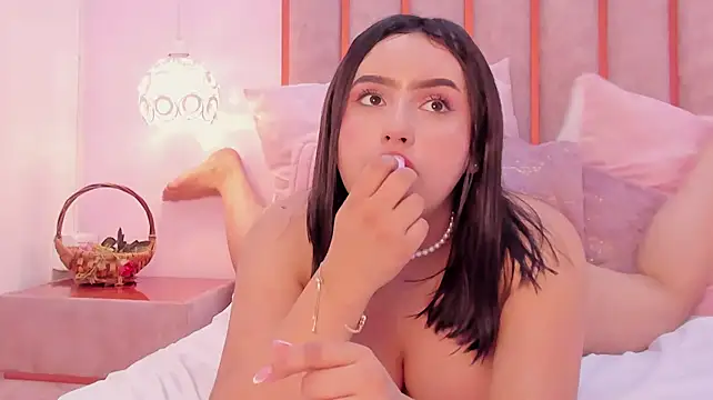 Zoe_Monrow live cam on StripChat