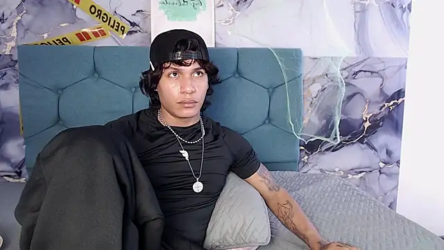 MaximilianRoth live cam on StripChat