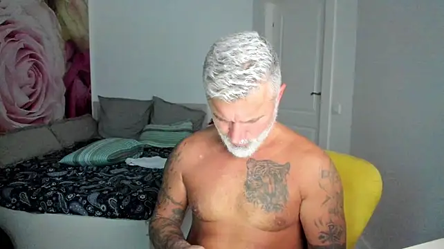BlowMyXXL webcam model