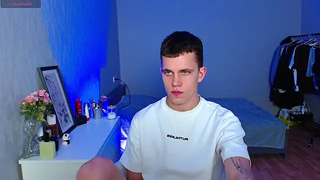 _m0neyken_, modèle webcam