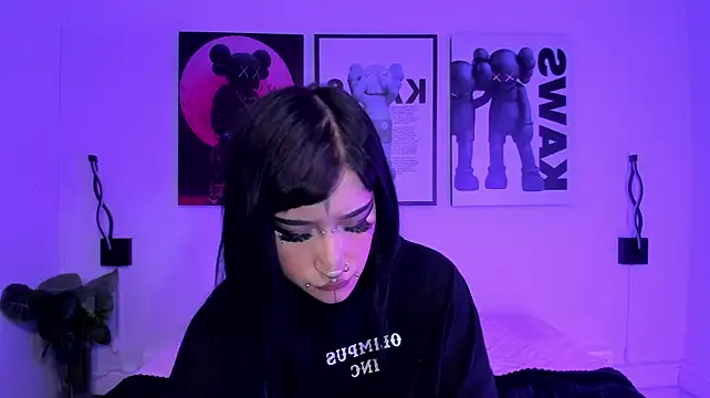 kat_vonde (F teen) - Spit boobs🍒
