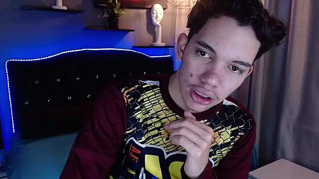 haku_nayro live cam on StripChat