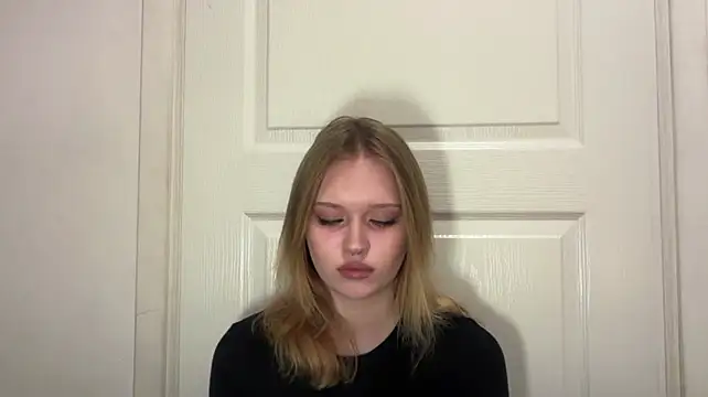 EliseDeschner live cam on StripChat