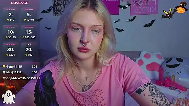 BlondieSummer — вебкам-модель