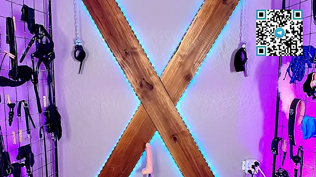 emma_misstres_bdsm — вебкам-модель
