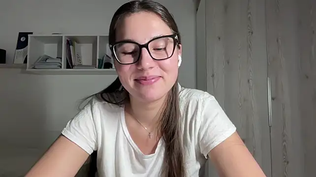 rubymoonv — вебкам-модель