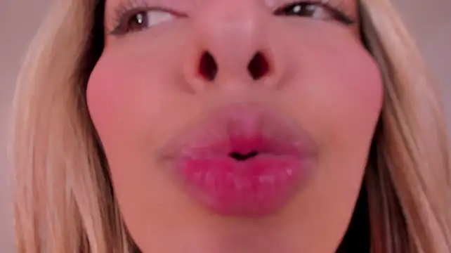 MelissaMoore_ — вебкам-модель