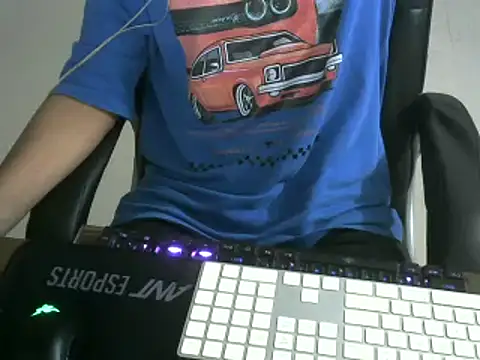 yoursjohnnysins live cam on StripChat